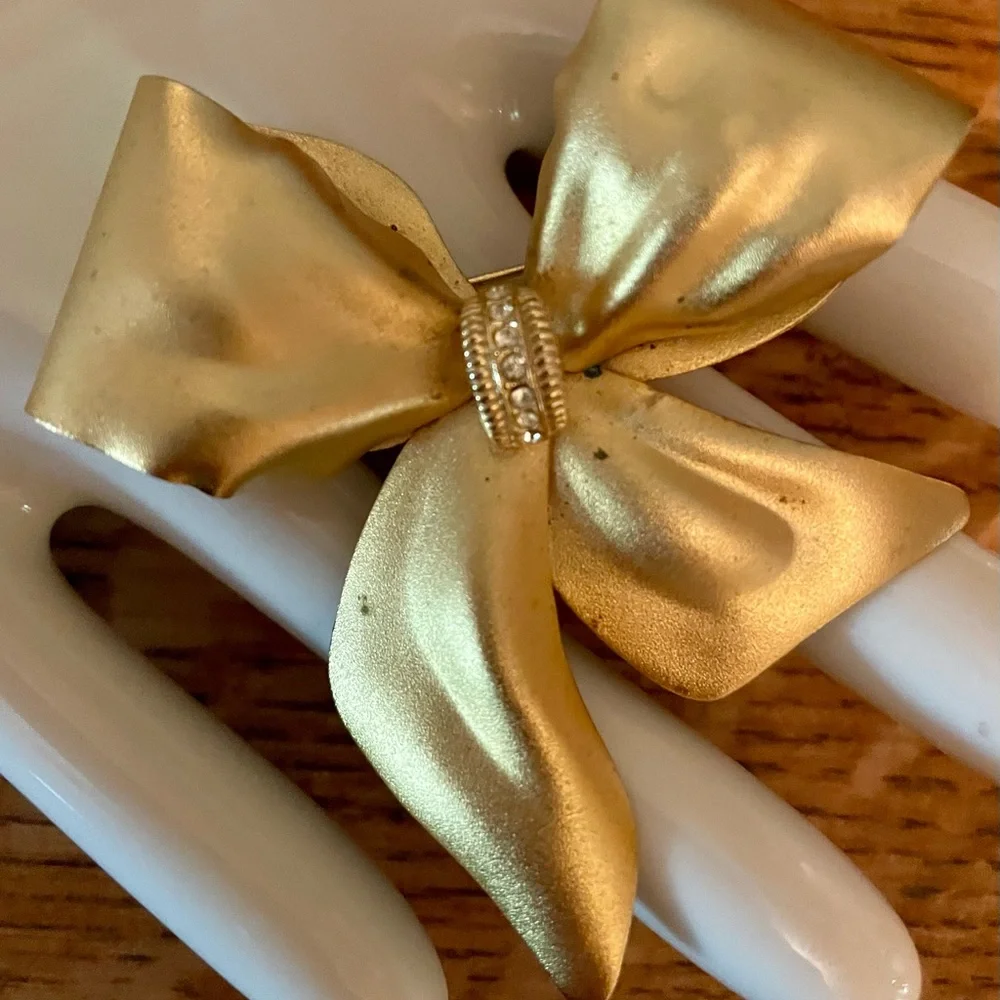 Vintage Gold-tone Bow Brooch with Crystal Accents - Picture 6 of 11